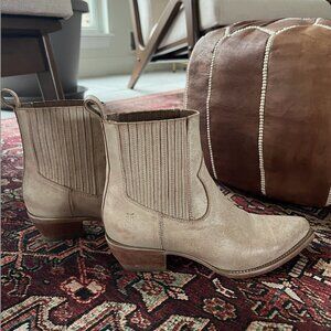 Frye Sacha Chelsea White (Sand/Tan/Cream/Off White/Nude) Boots Sz 7.5